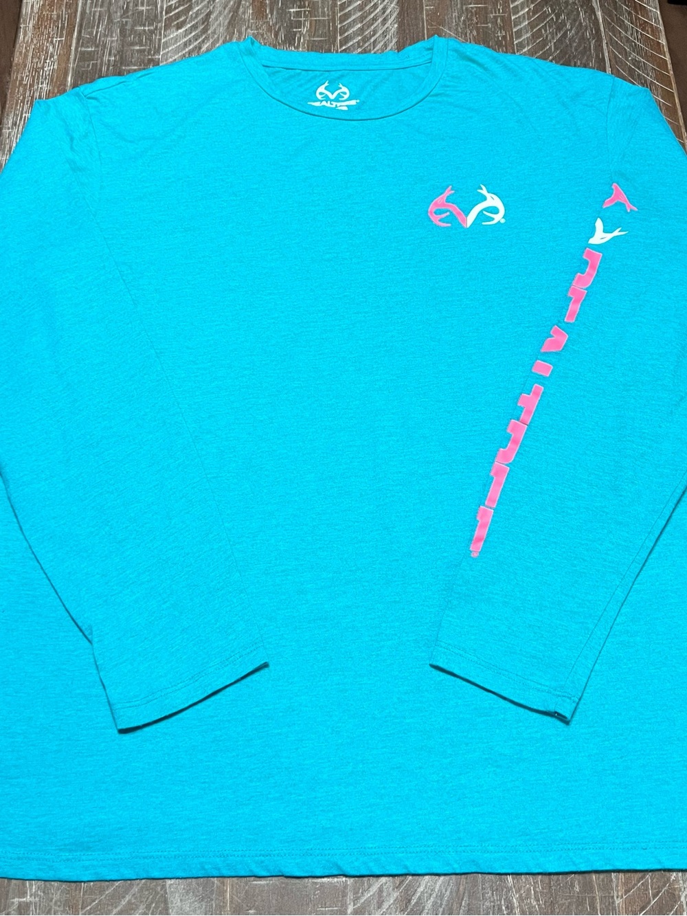 Real Tree Ladies Long Sleeve T-shirt Size XL. Teal With Pink/white Logo Detail.